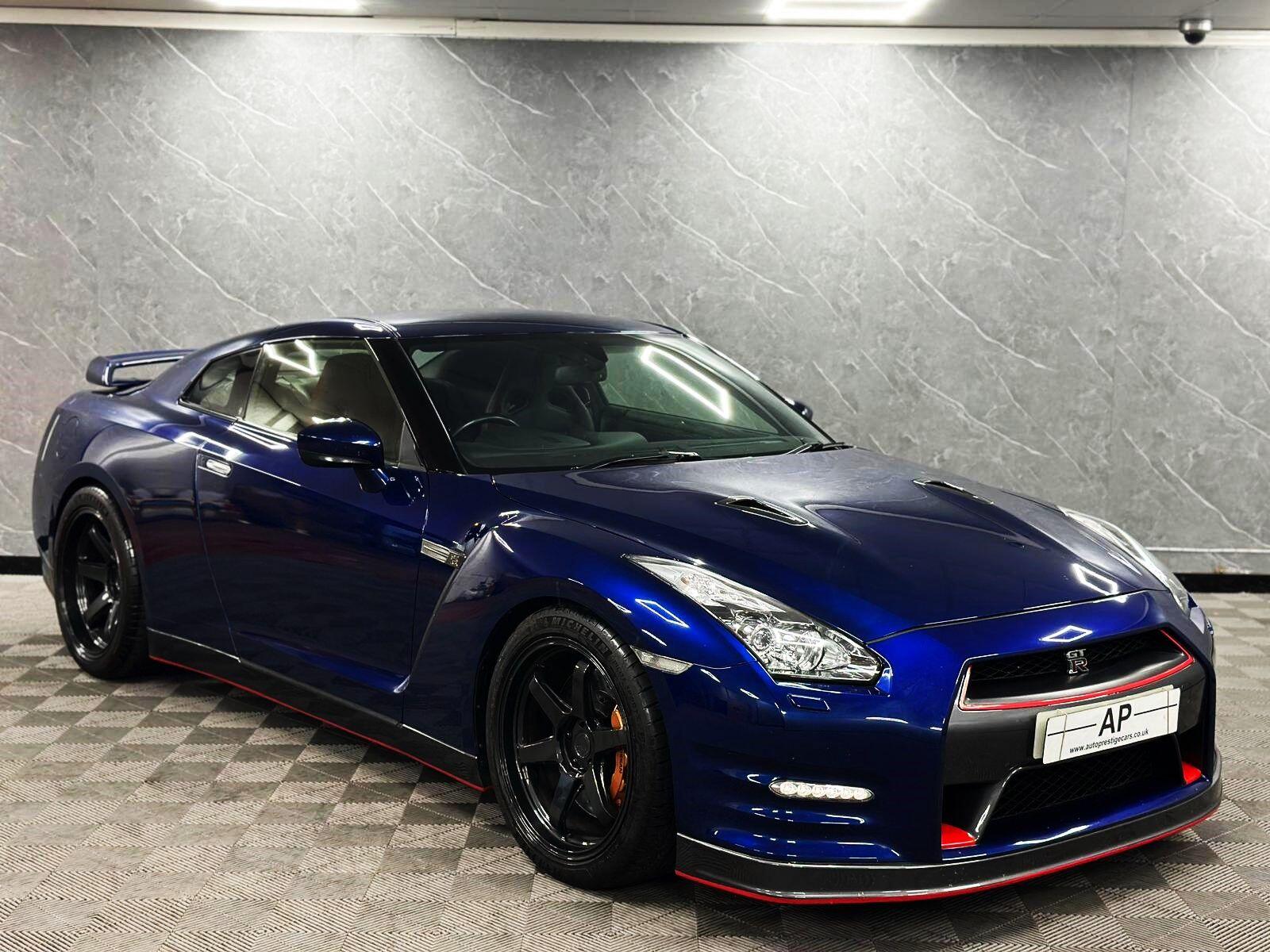 Nissan GT-R secondary view